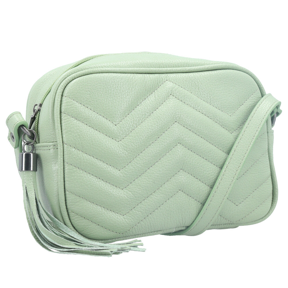 Bolsa Crossbody Feminina em Couro Matelassê com Tassel Verde claro