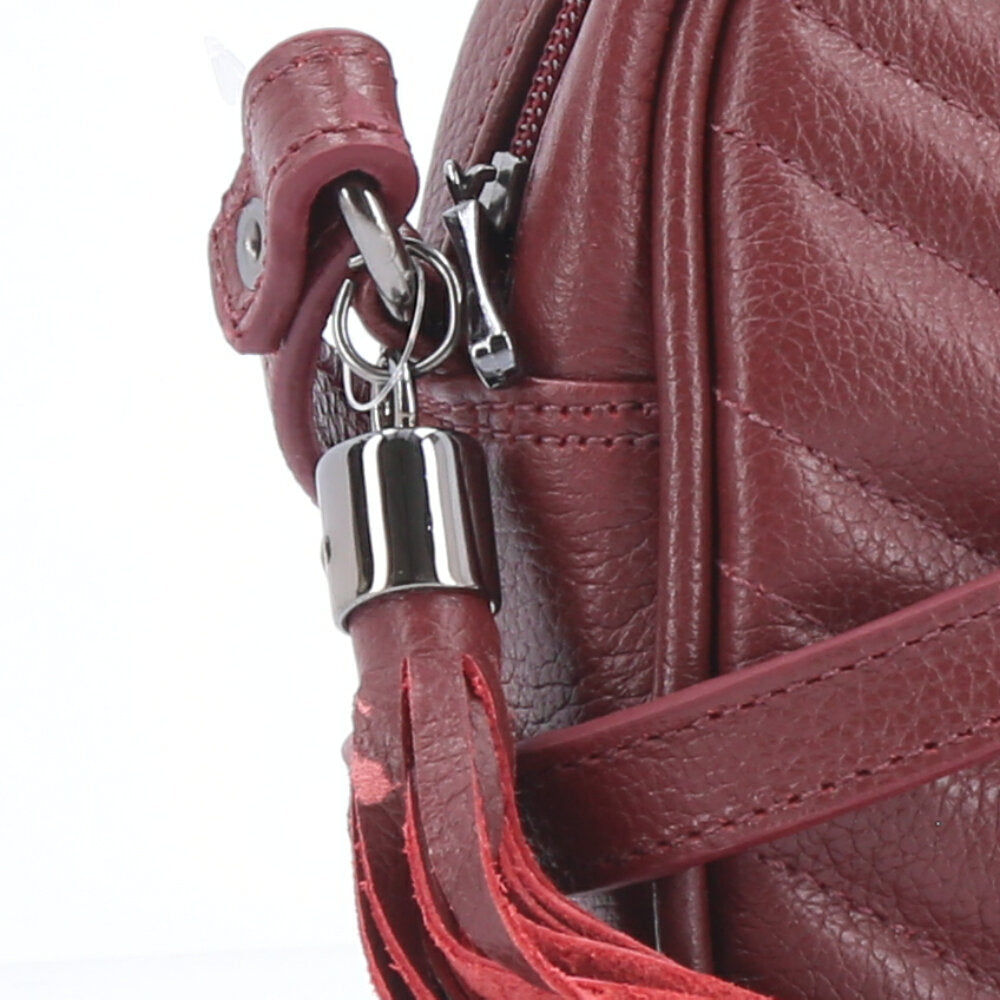 Bolsa Crossbody Feminina em Couro Matelassê com Tassel Vinho