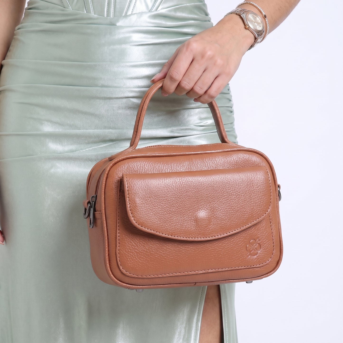 Bolsa Baú Mini em Couro com Alça Transversal Removível Caramelo