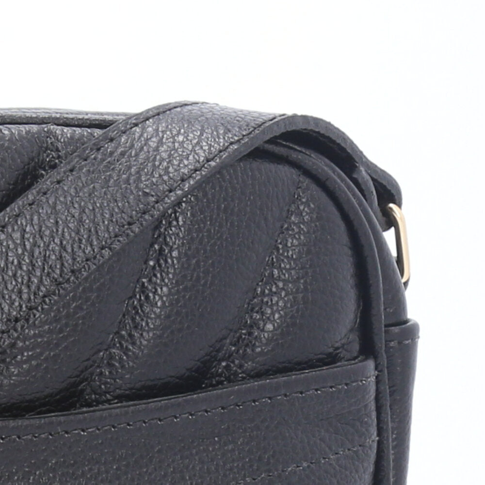 Bolsa Feminina de Couro Tiracolo – Pequena com Textura Matelassê Preto