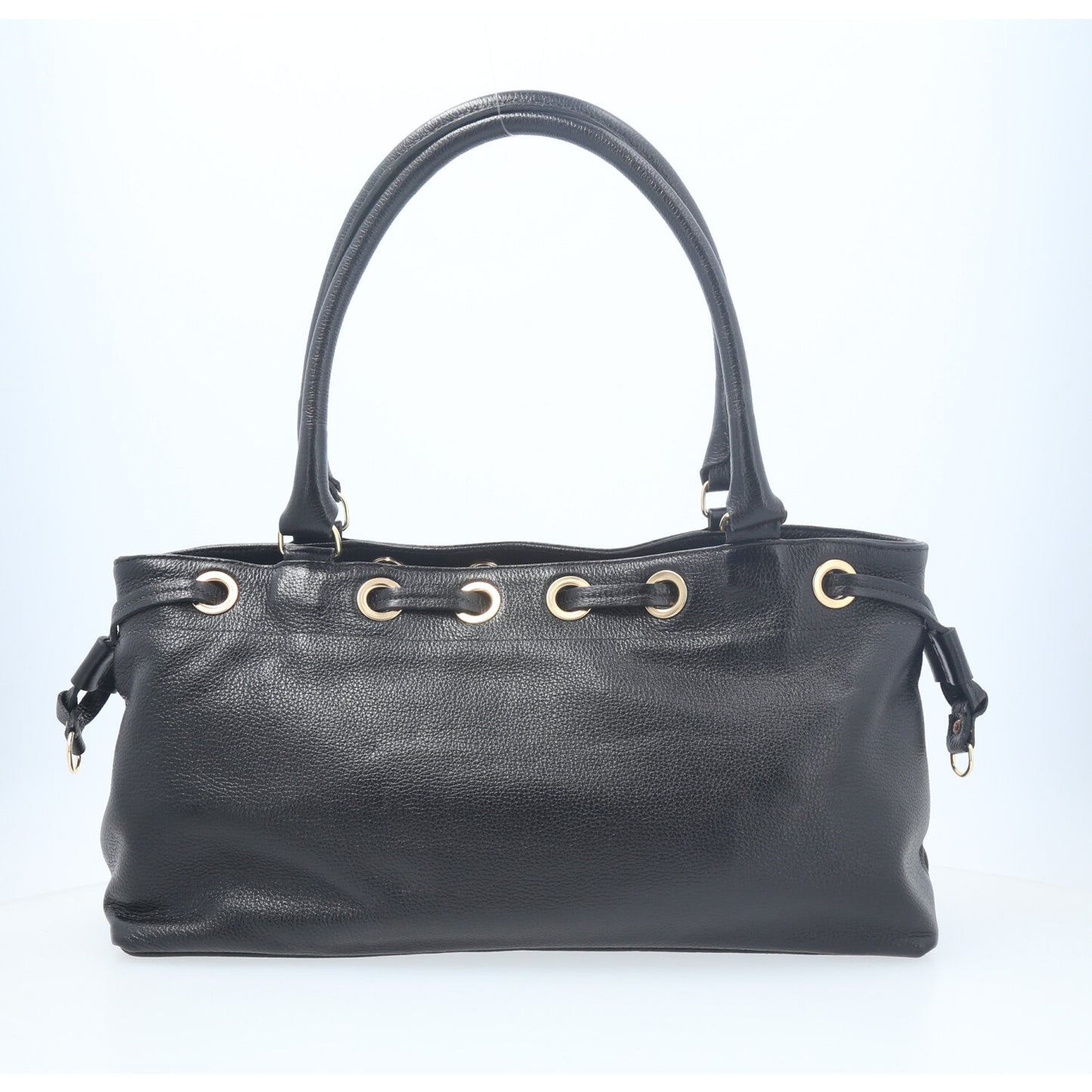 Bolsa de Ombro em Couro com Detalhe em Cordão e Ilhós Preto