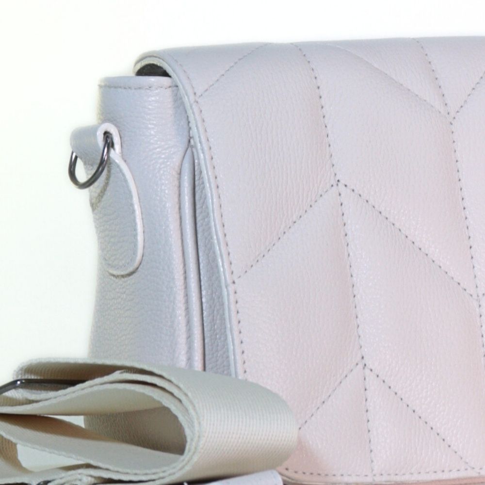 Bolsa Crossbody Feminina em Couro Matelassê Marfim