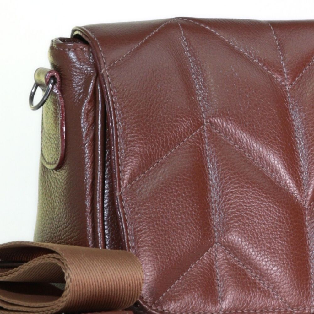 Bolsa Crossbody Feminina em Couro Matelassê Marrom