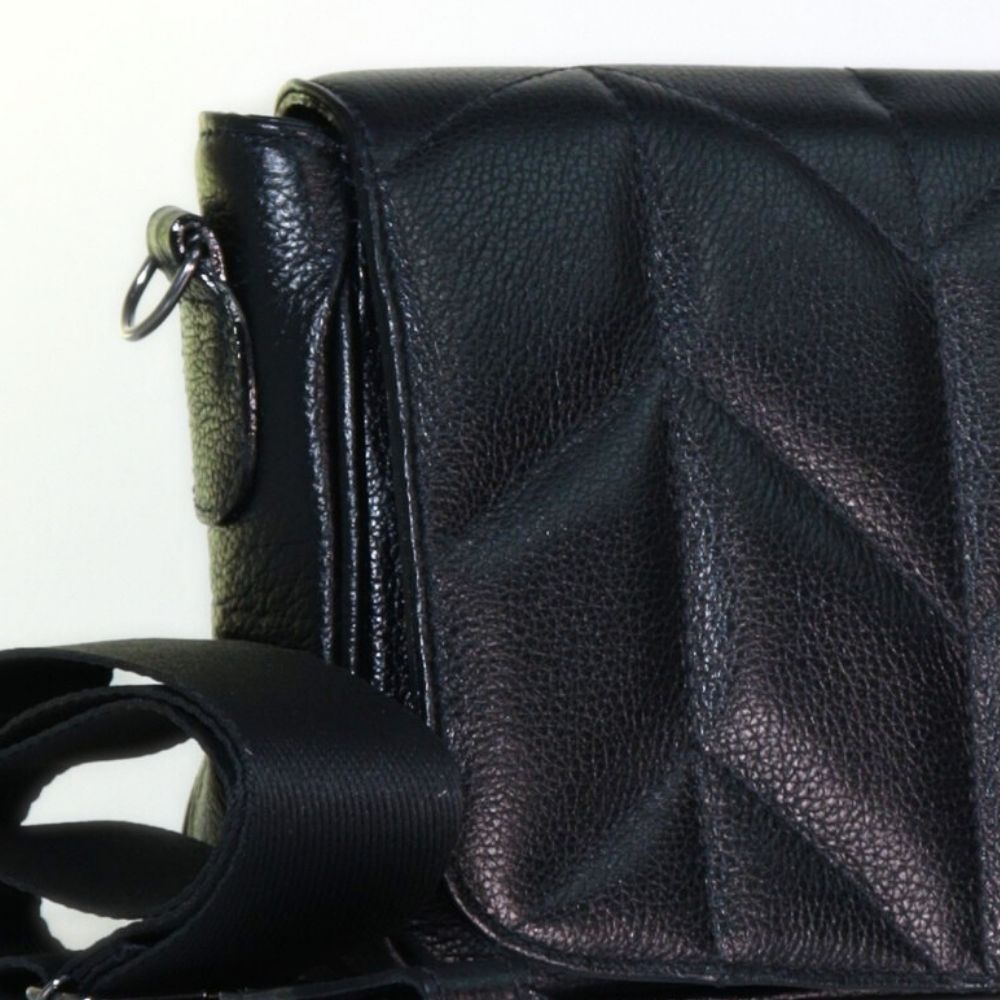 Bolsa Crossbody Feminina em Couro Matelassê Preto