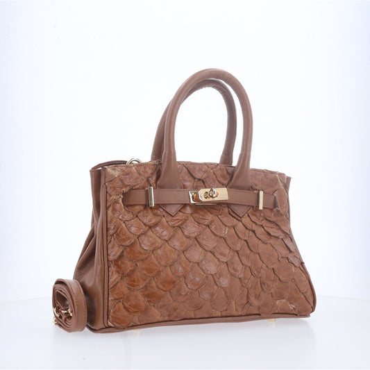 Bolsa de Ombro Pirarucu com Metal Ouro Caramelo