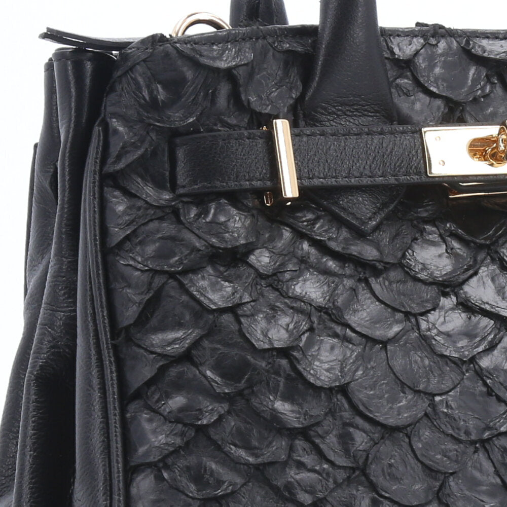 Bolsa de Ombro Pirarucu com Metal Ouro Preto