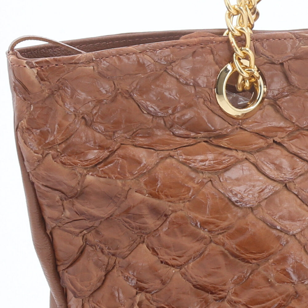 Bolsa de Couro Pirarucu com Alça Metal Dourada Caramelo