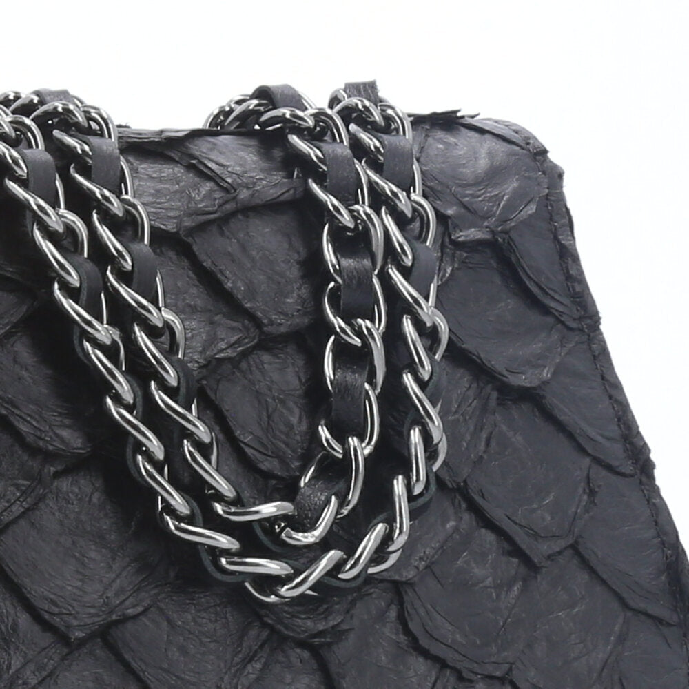 Bolsa de Couro sem Fecho Pirarucu Preto