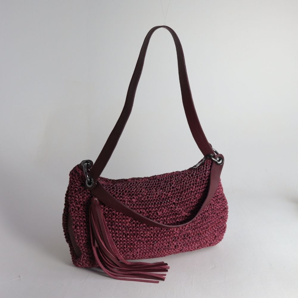 Bolsa Hobo em Tricô de Couro Vinho