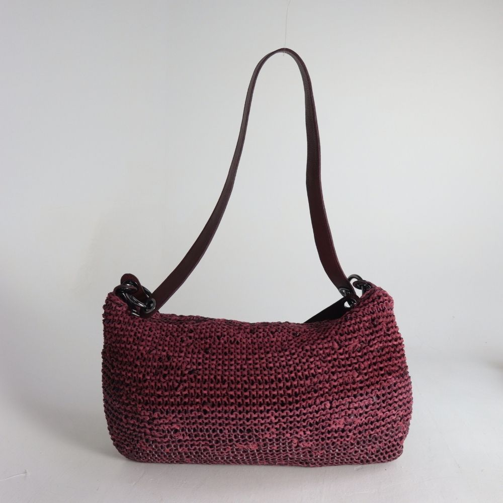 Bolsa Hobo em Tricô de Couro Vinho