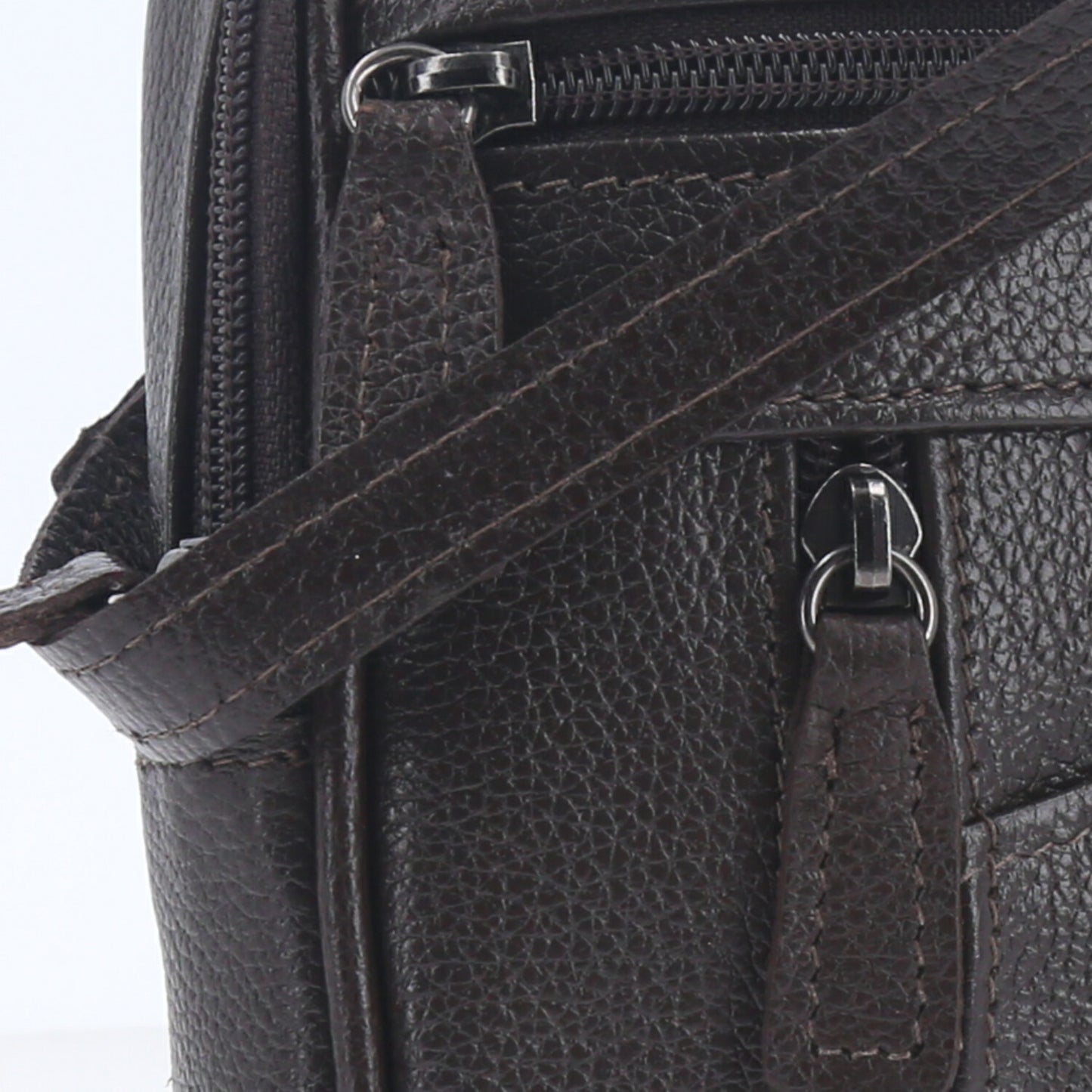 Bolsa Shoulder Bag Masculina em Couro Legítimo  Marrom