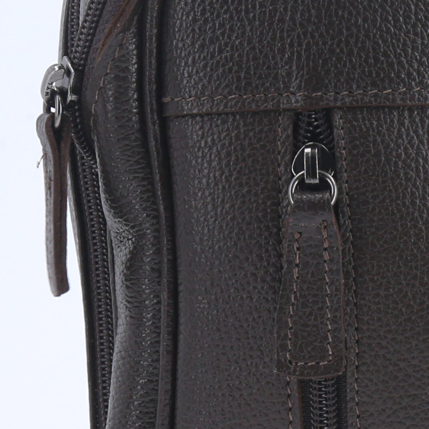 Bolsa Shoulder Bag Masculina em Couro Legitimo Marrom