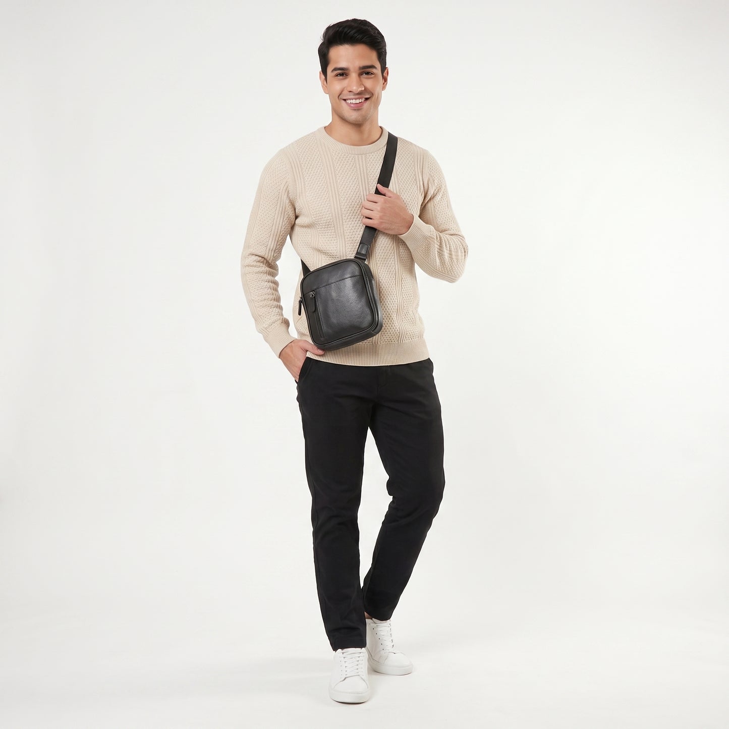 Bolsa Shoulder Bag Masculina em Couro Legitimo Preto
