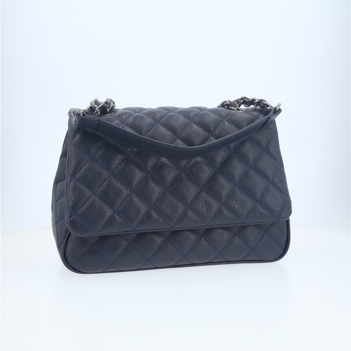 Bolsa de Couro em Design Matelassê com Alça de Corrente Azul escuro