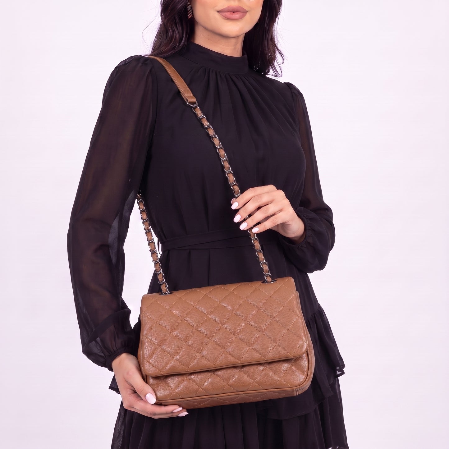 Bolsa de Couro em Design Matelassê com Alça de Corrente Caramelo
