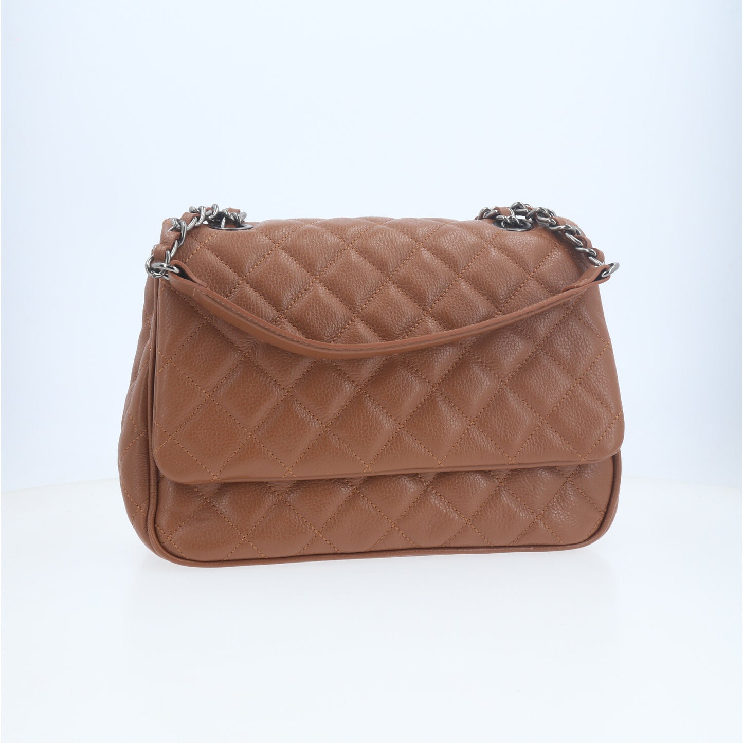 Bolsa de Couro em Design Matelassê com Alça de Corrente Caramelo