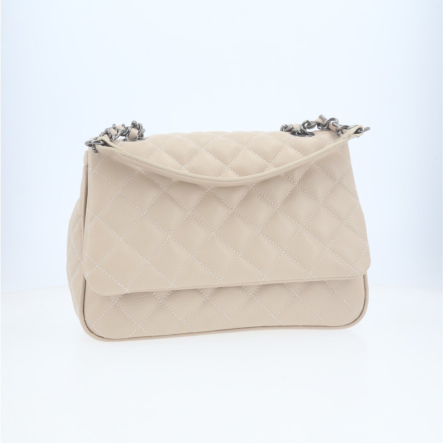 Bolsa de Couro em Design Matelassê com Alça de Corrente Marfim