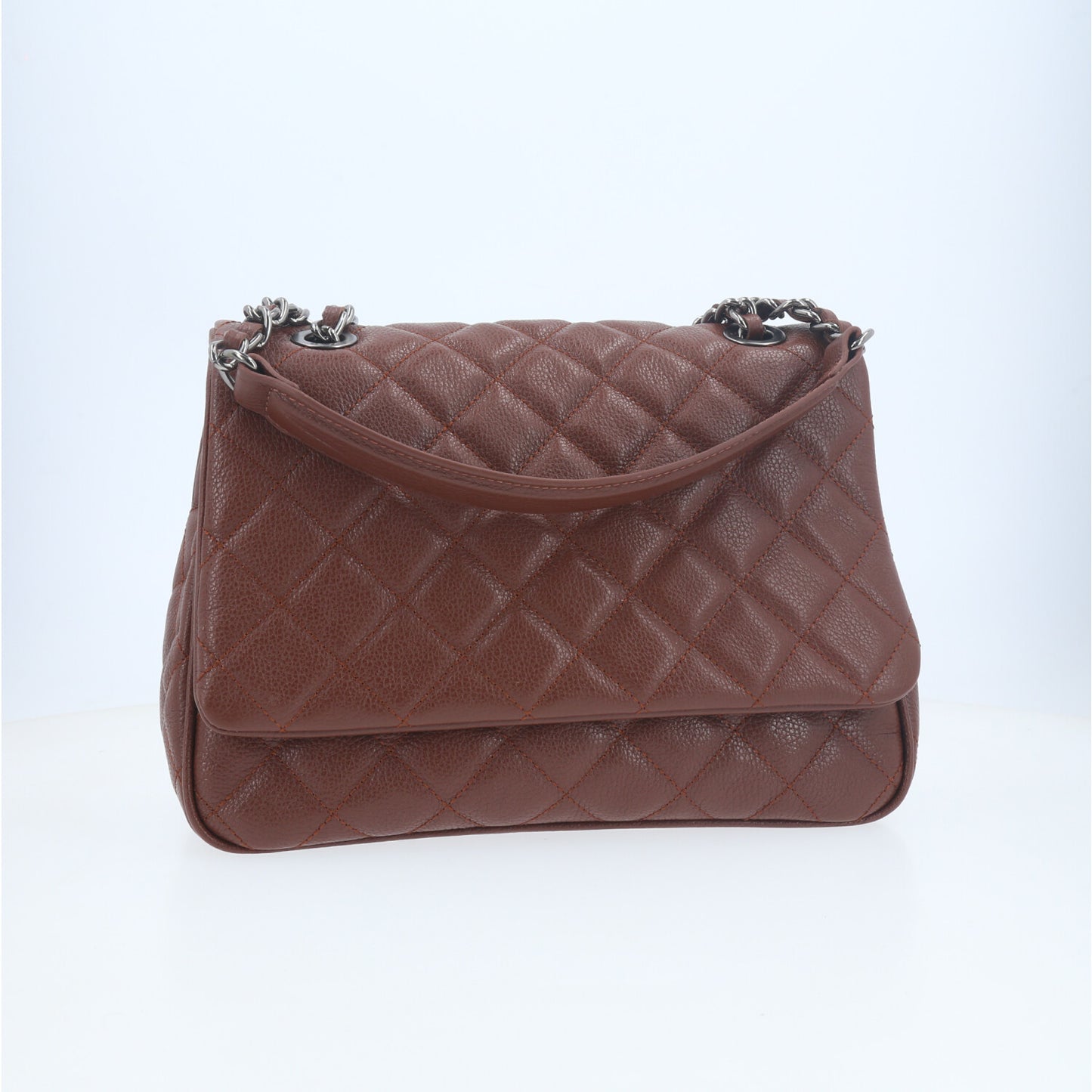 Bolsa de Couro em Design Matelassê com Alça de Corrente Marrom