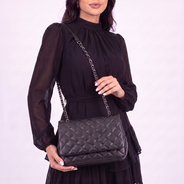 Bolsa de Couro em Design Matelassê com Alça de Corrente Preto