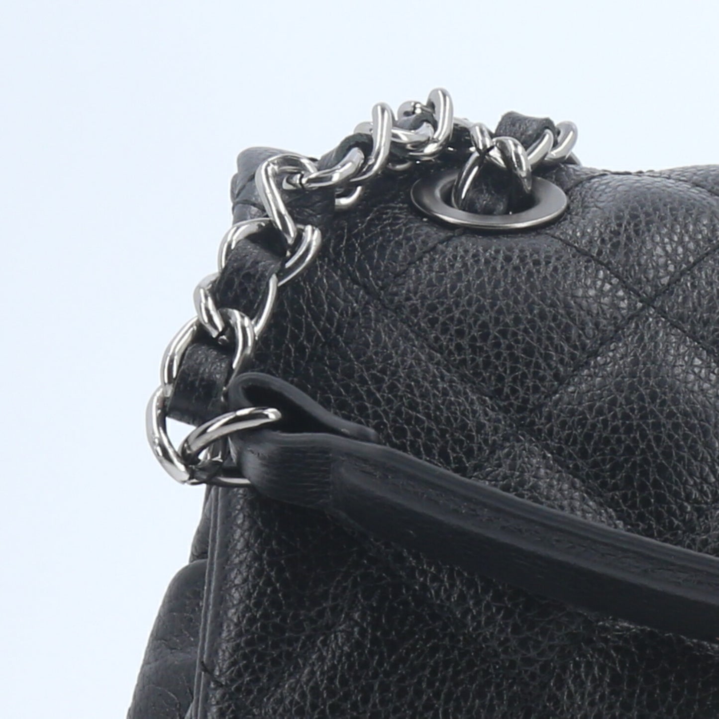 Bolsa de Couro em Design Matelassê com Alça de Corrente Preto