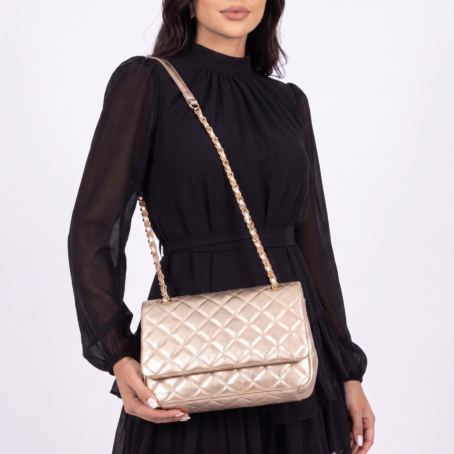 Bolsa de Couro Metalizado com Design Matelassê  Ouro claro