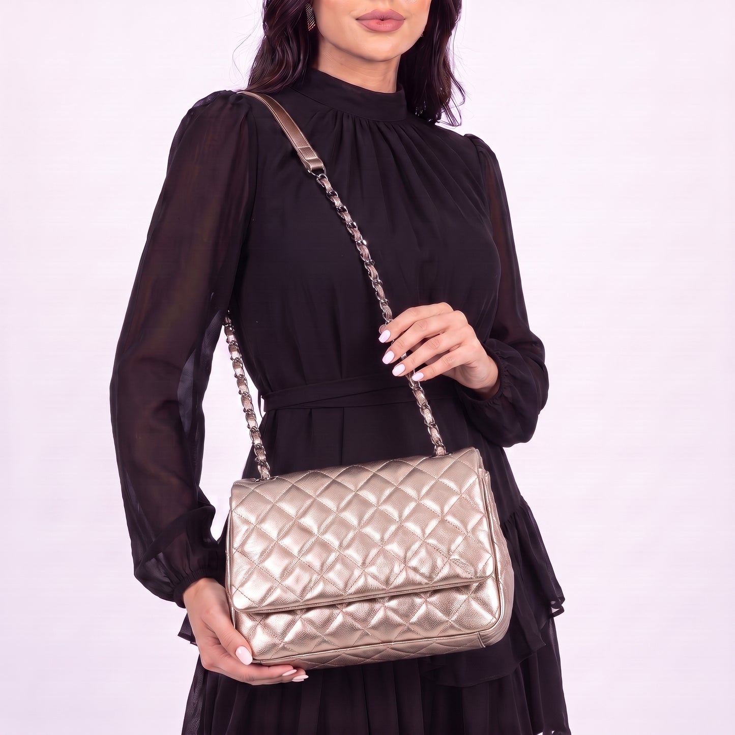Bolsa de Couro Metalizado com Design Matelassê  Prata velha