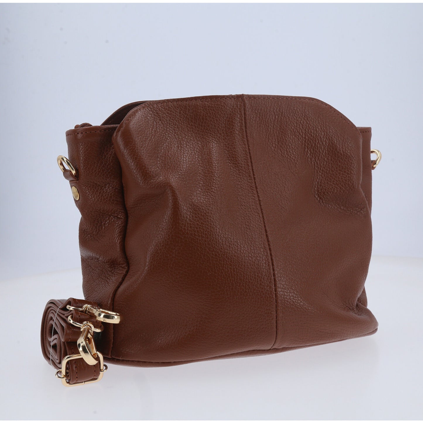 Bolsa Hobo em Couro com Alça Dupla Removível Caramelo