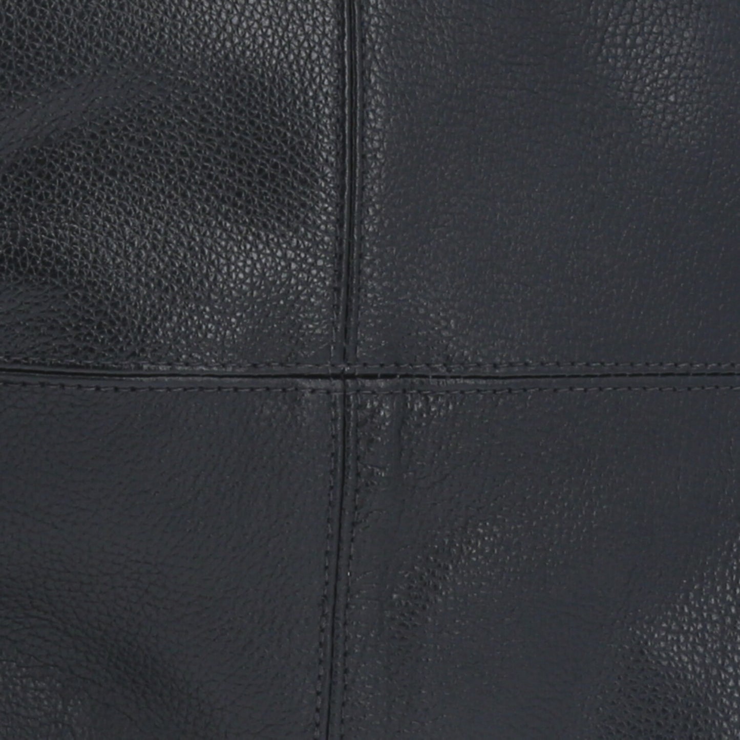 Bolsa de Ombro em Couro com Design Clássico Preto