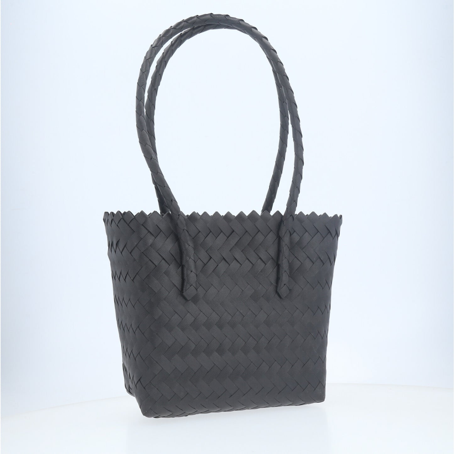 Bolsa de Praia em Palha com Design Trançado Preto