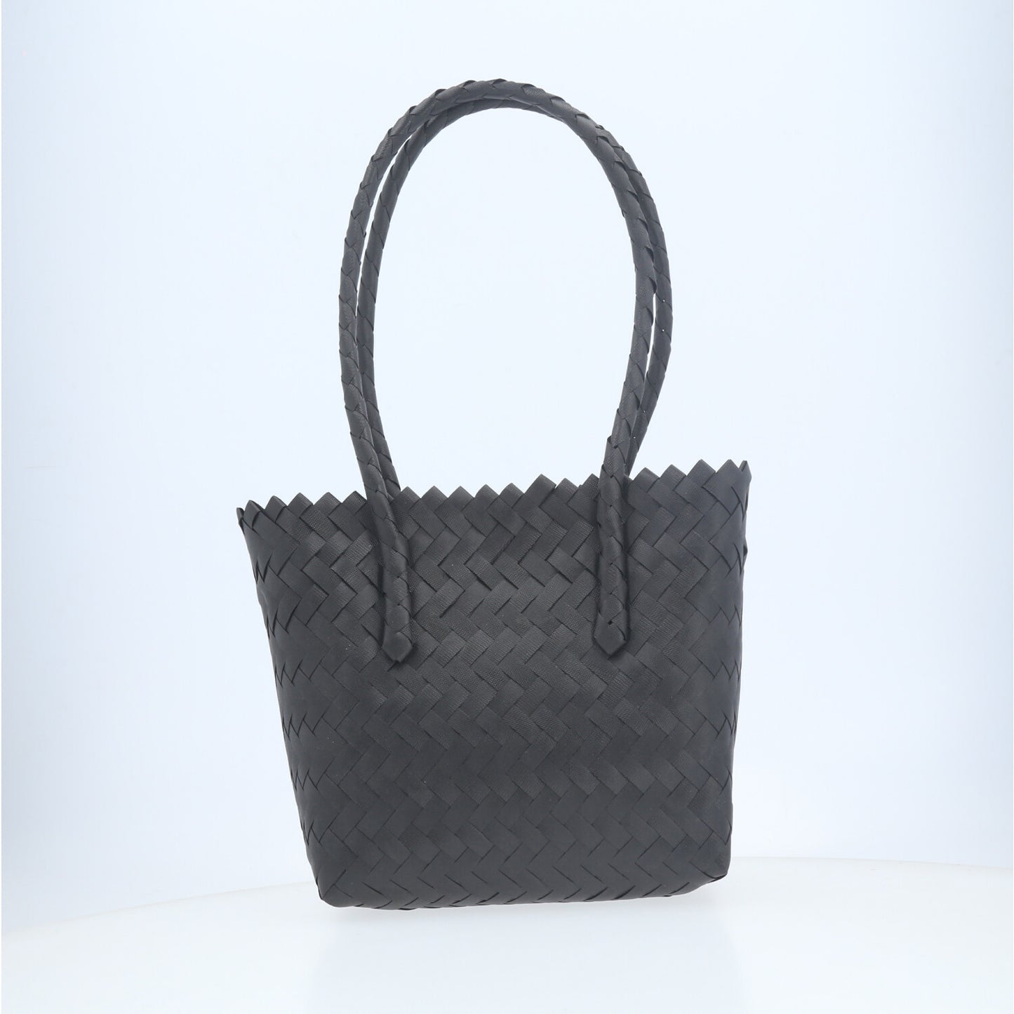 Bolsa de Praia em Palha com Design Trançado Preto