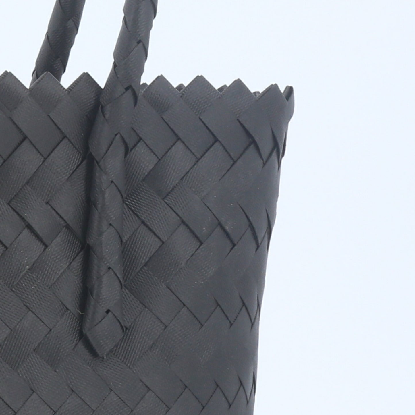 Bolsa de Praia em Palha com Design Trançado Preto