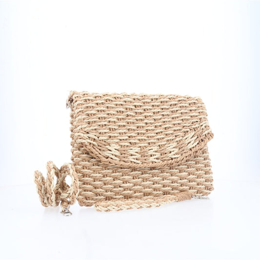 Bolsa de Palha Transversal Estilo Praia com Trama Bicolor Caramelo