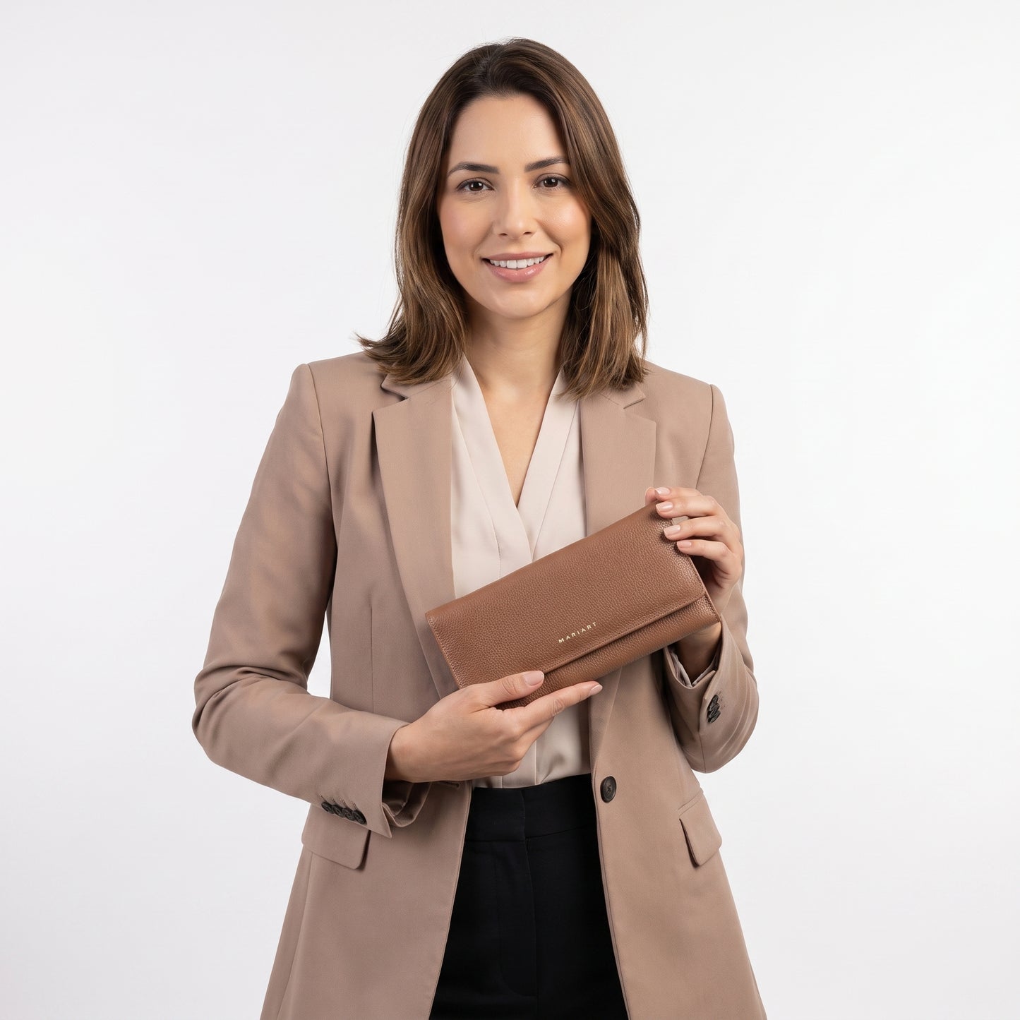 Carteira Feminina de Couro com Fecho em Aba Caramelo