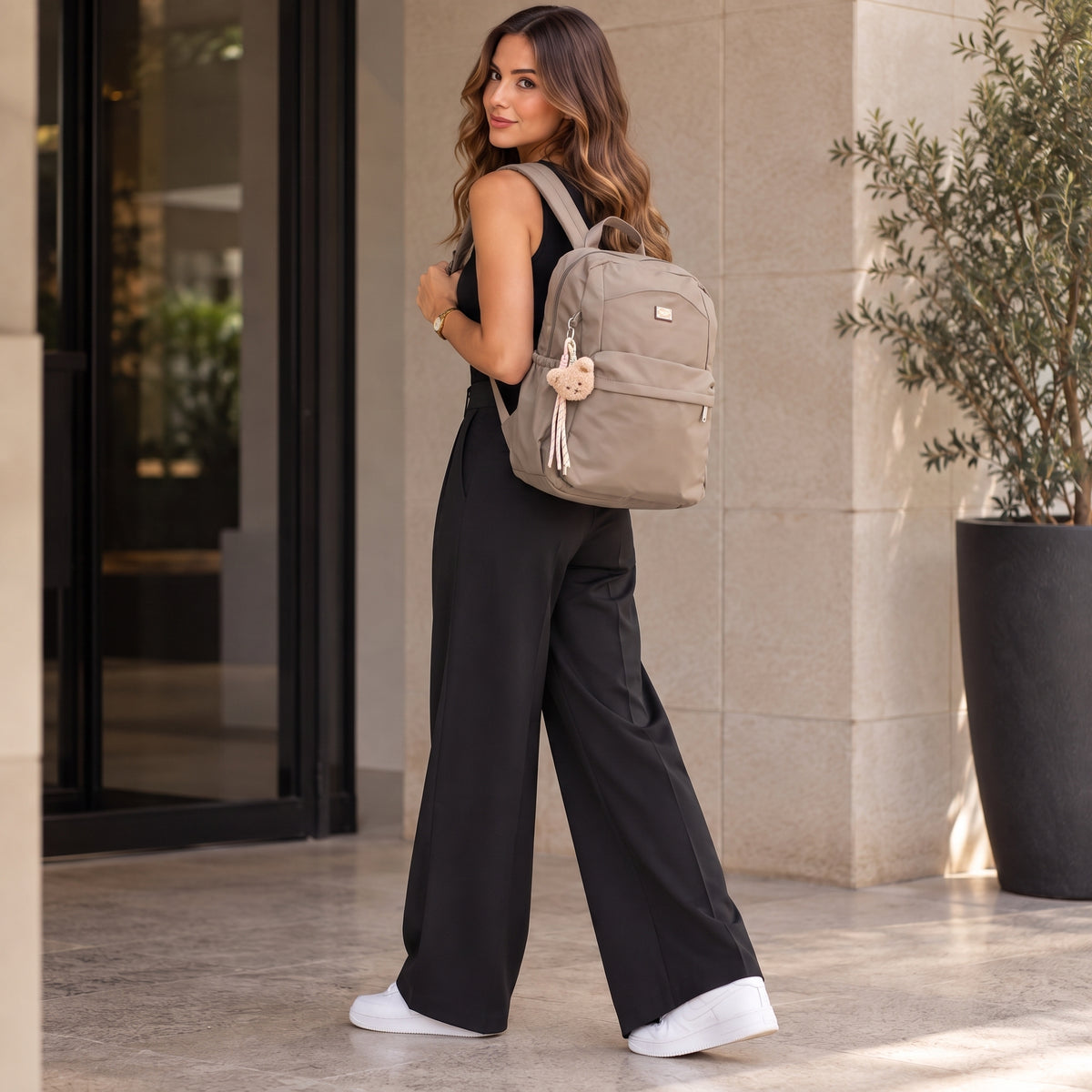 Mochila em Nylon Reforçado com Chaveiro Caqui