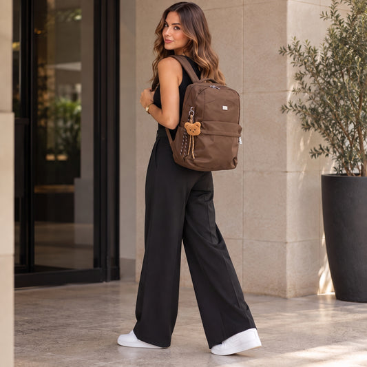 Mochila em Nylon Reforçado com Chaveiro Marrom