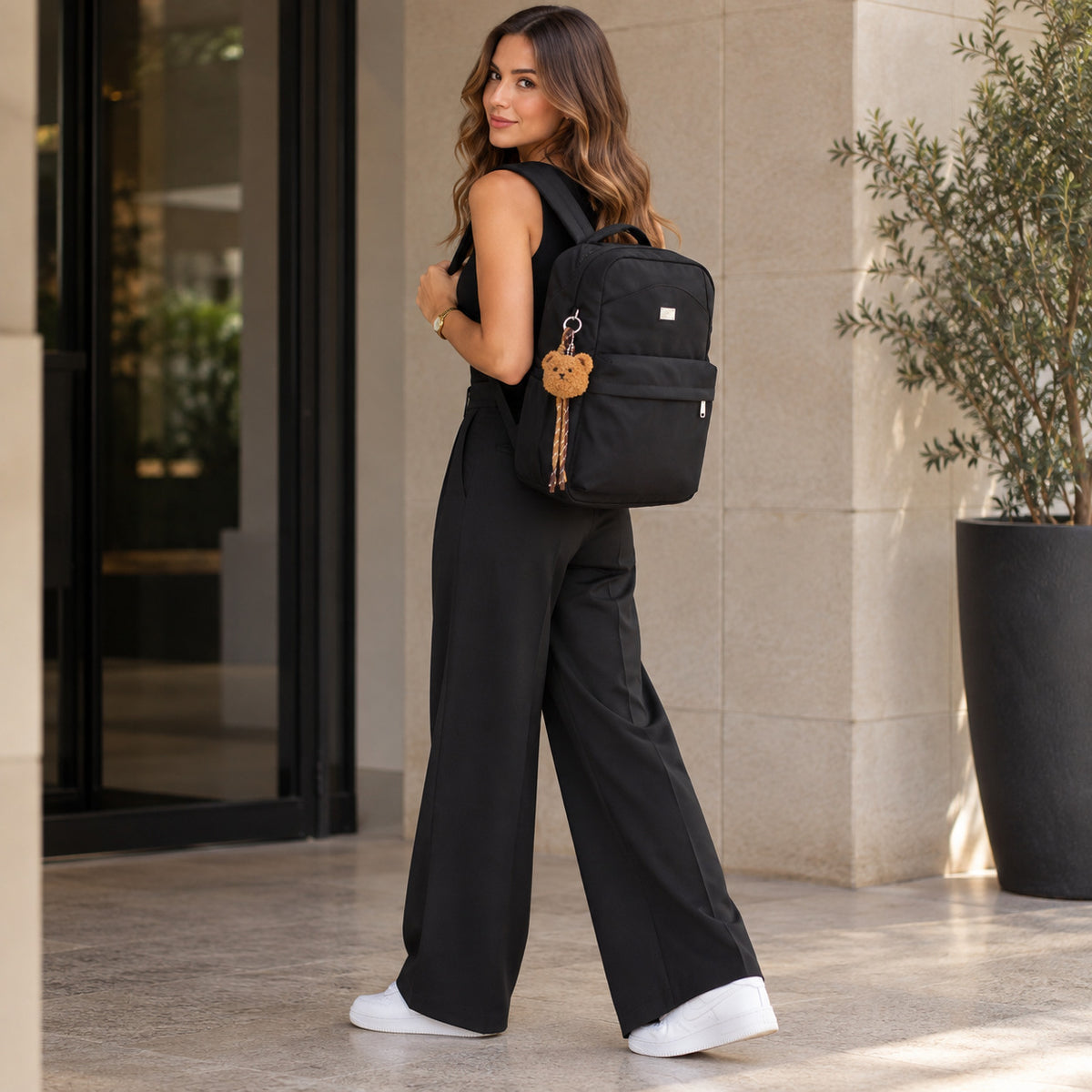 Mochila em Nylon Reforçado com Chaveiro Preto