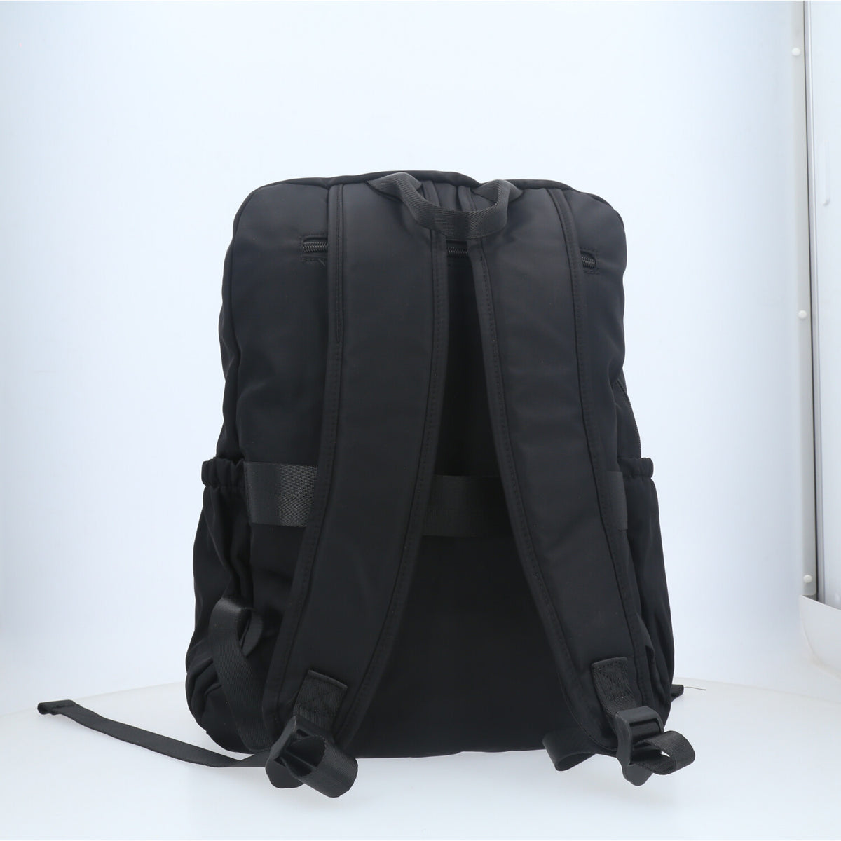 Mochila em Nylon Reforçado com Chaveiro Preto