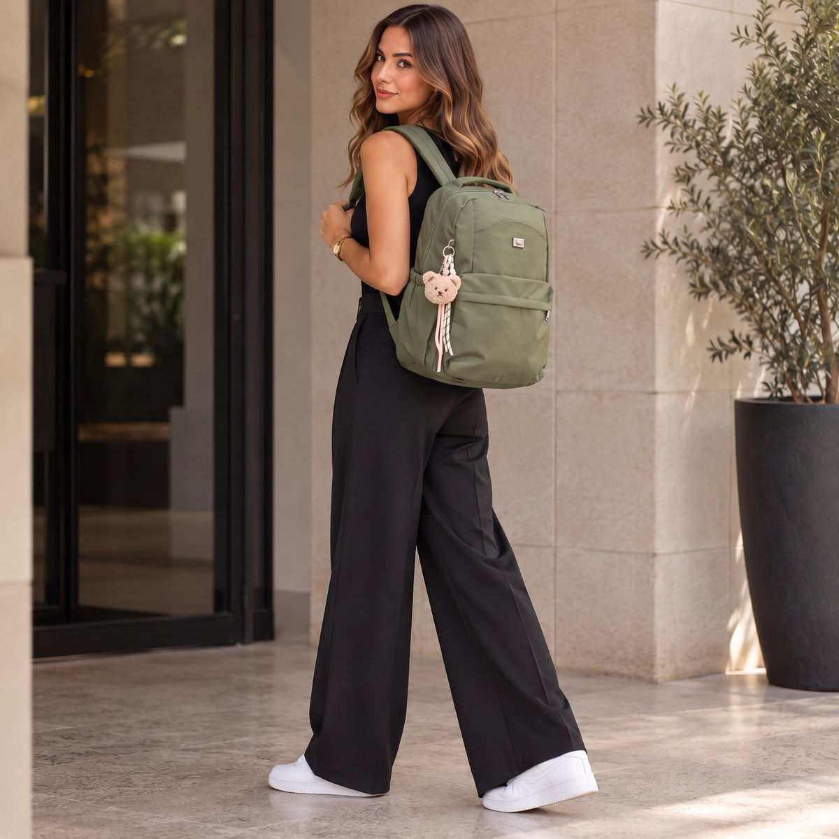 Mochila em Nylon Reforçado com Chaveiro Verde