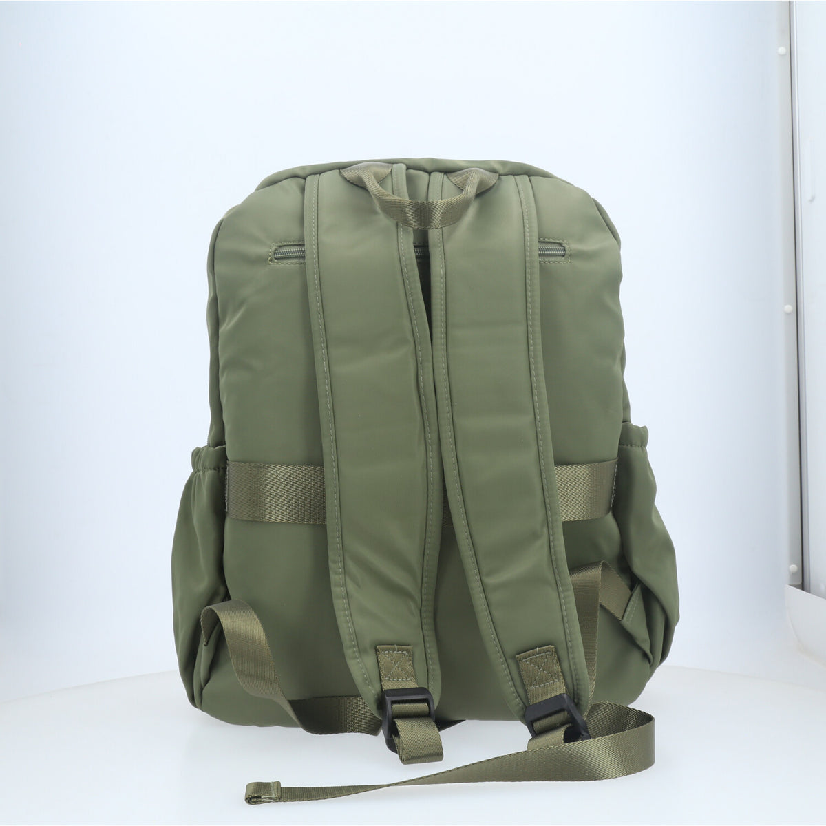 Mochila em Nylon Reforçado com Chaveiro Verde