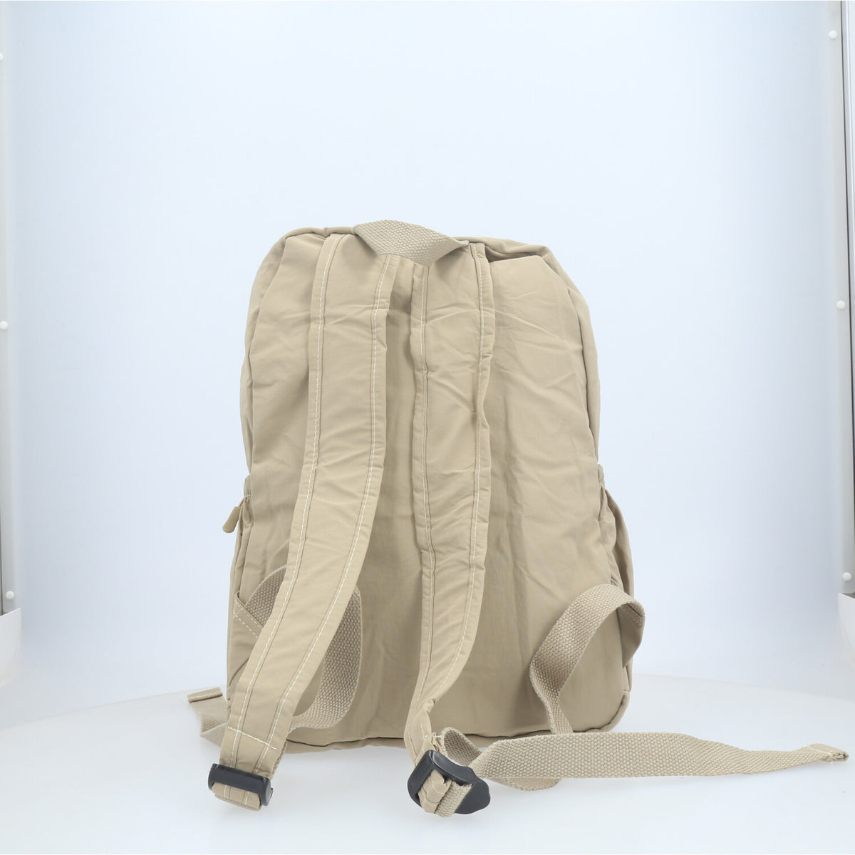 Mochila em Nylon Crinkle com Bolsos Frontal Bege