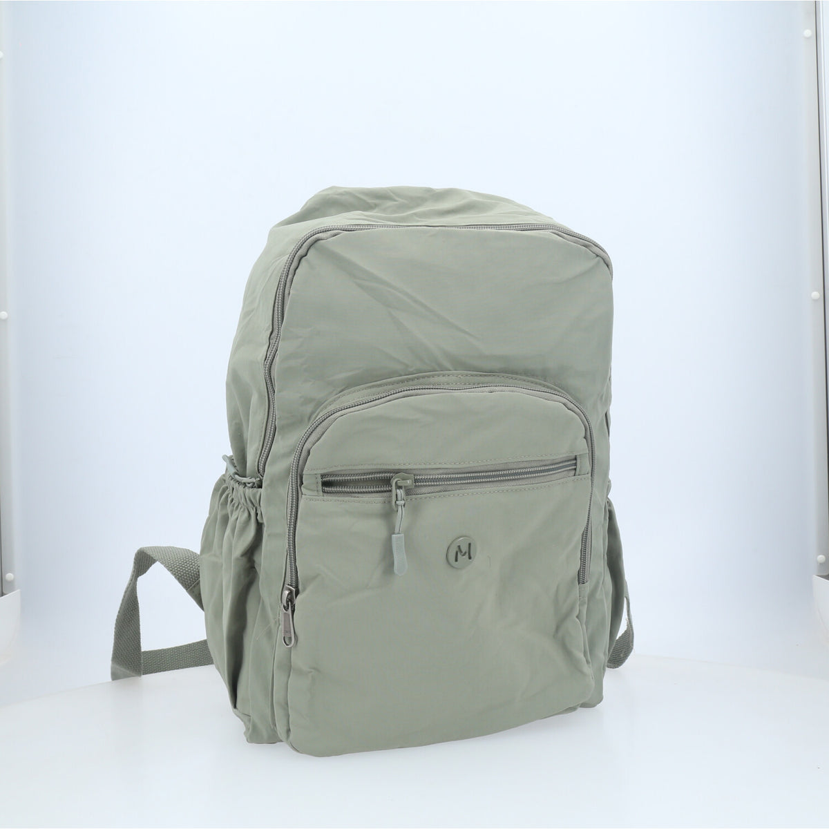 Mochila em Nylon Crinkle com Bolsos Frontal Verde claro