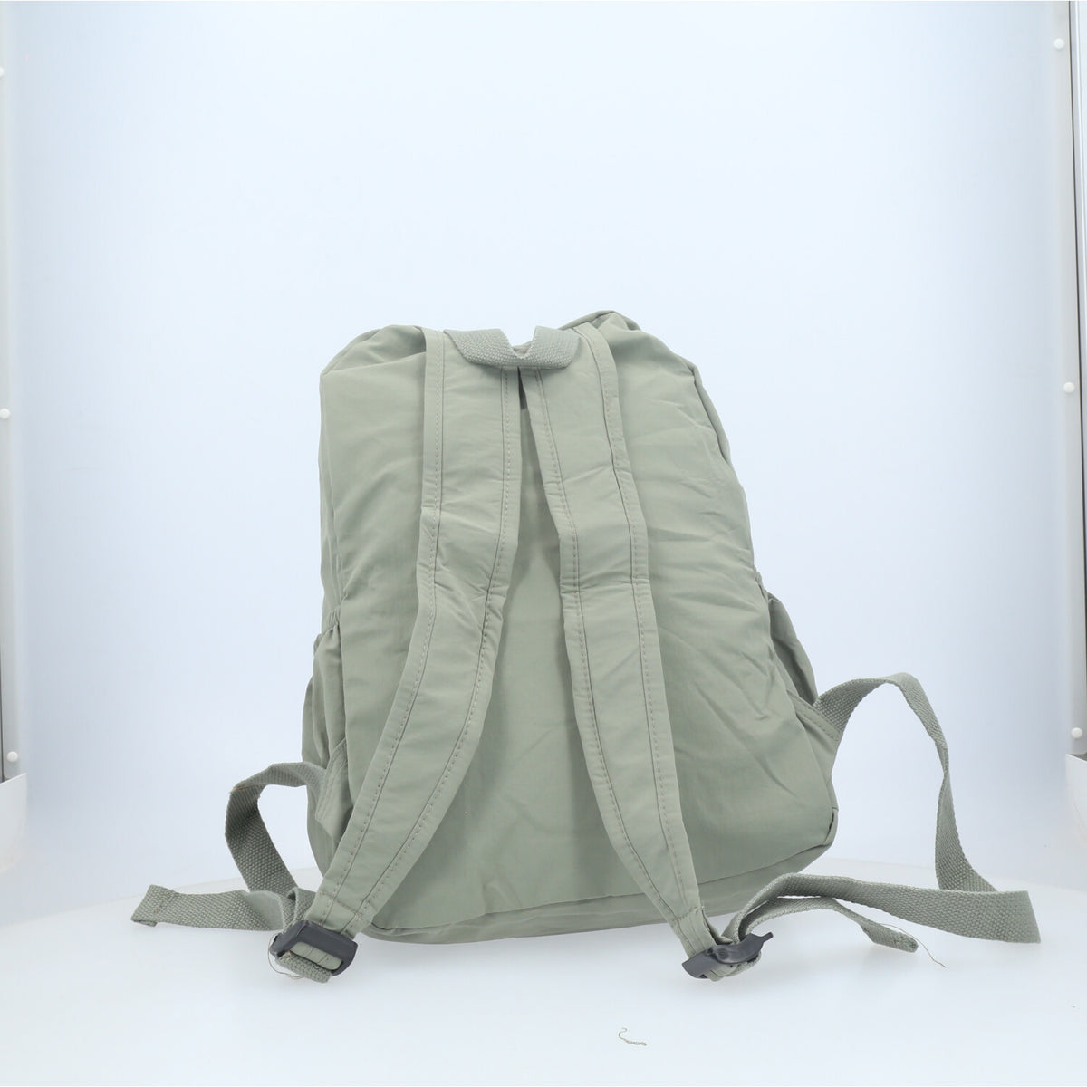 Mochila em Nylon Crinkle com Bolsos Frontal Verde claro
