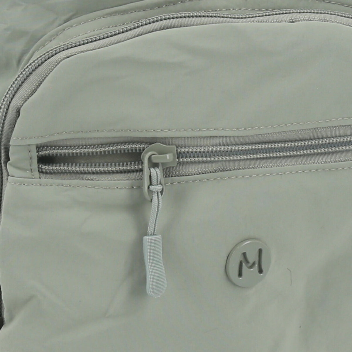 Mochila em Nylon Crinkle com Bolsos Frontal Verde claro