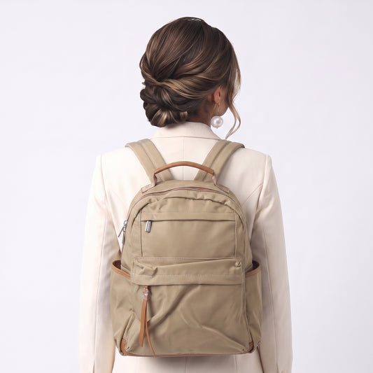Mochila em Nylon com Bolso Frontal e Traseiro Bege