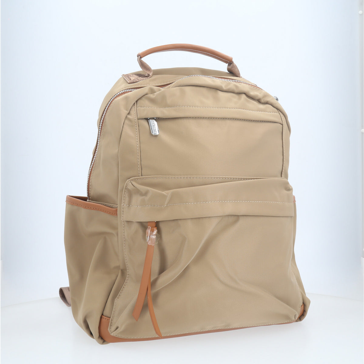 Mochila em Nylon com Bolso Frontal e Traseiro Bege