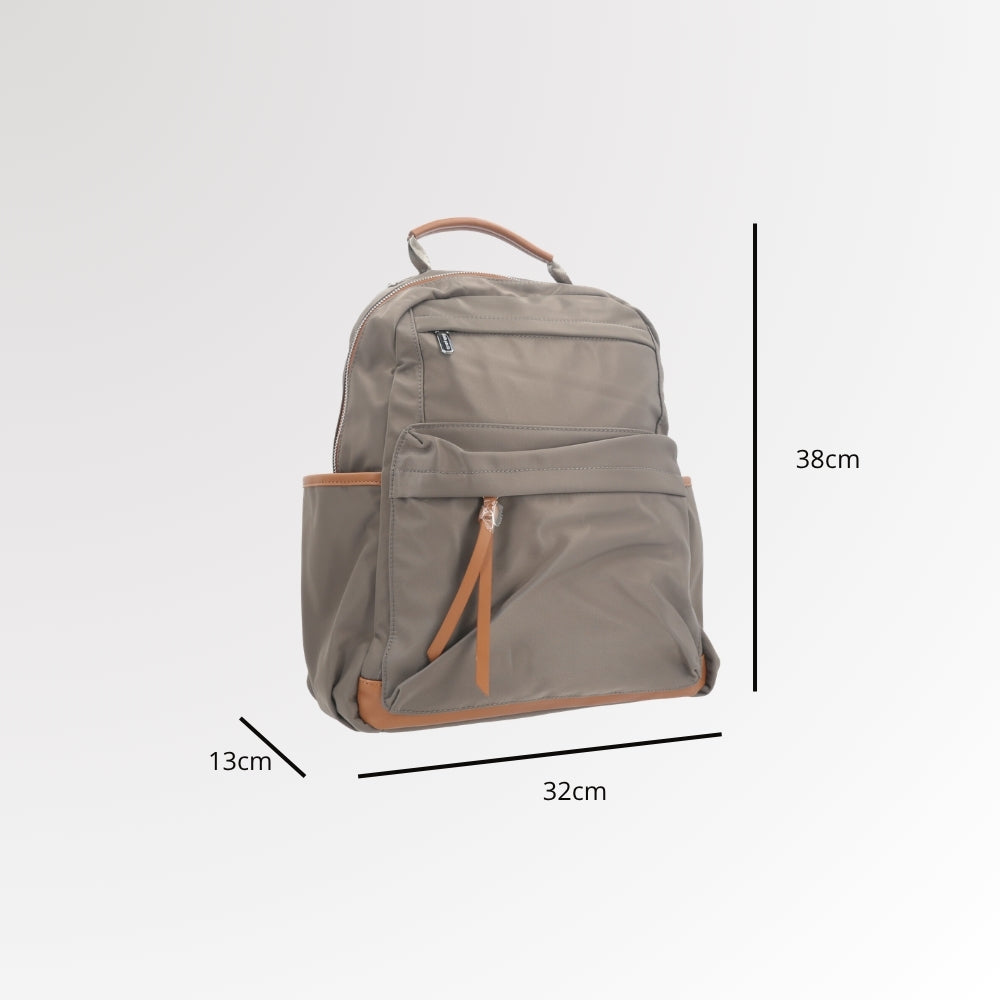 Mochila em Nylon com Bolso Frontal e Traseiro Cinza