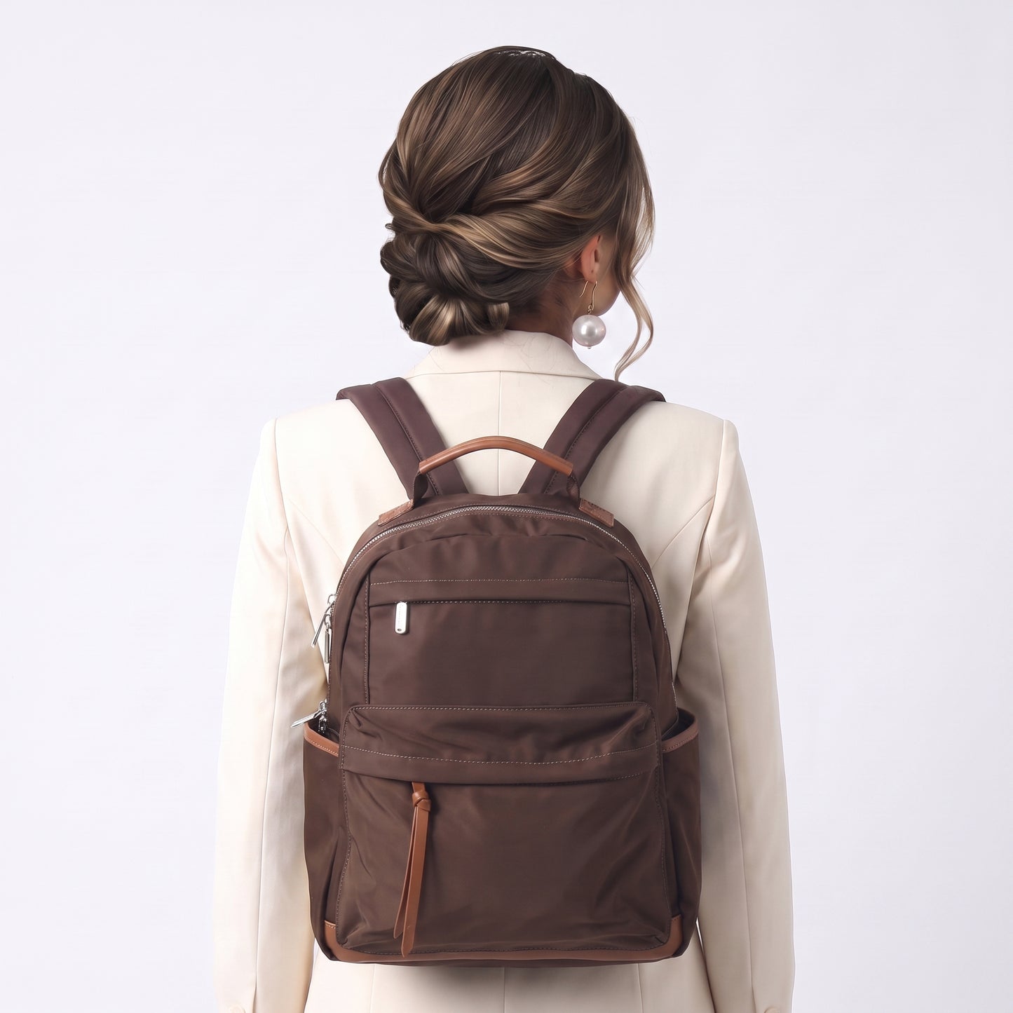 Mochila em Nylon com Bolso Frontal e Traseiro Marrom