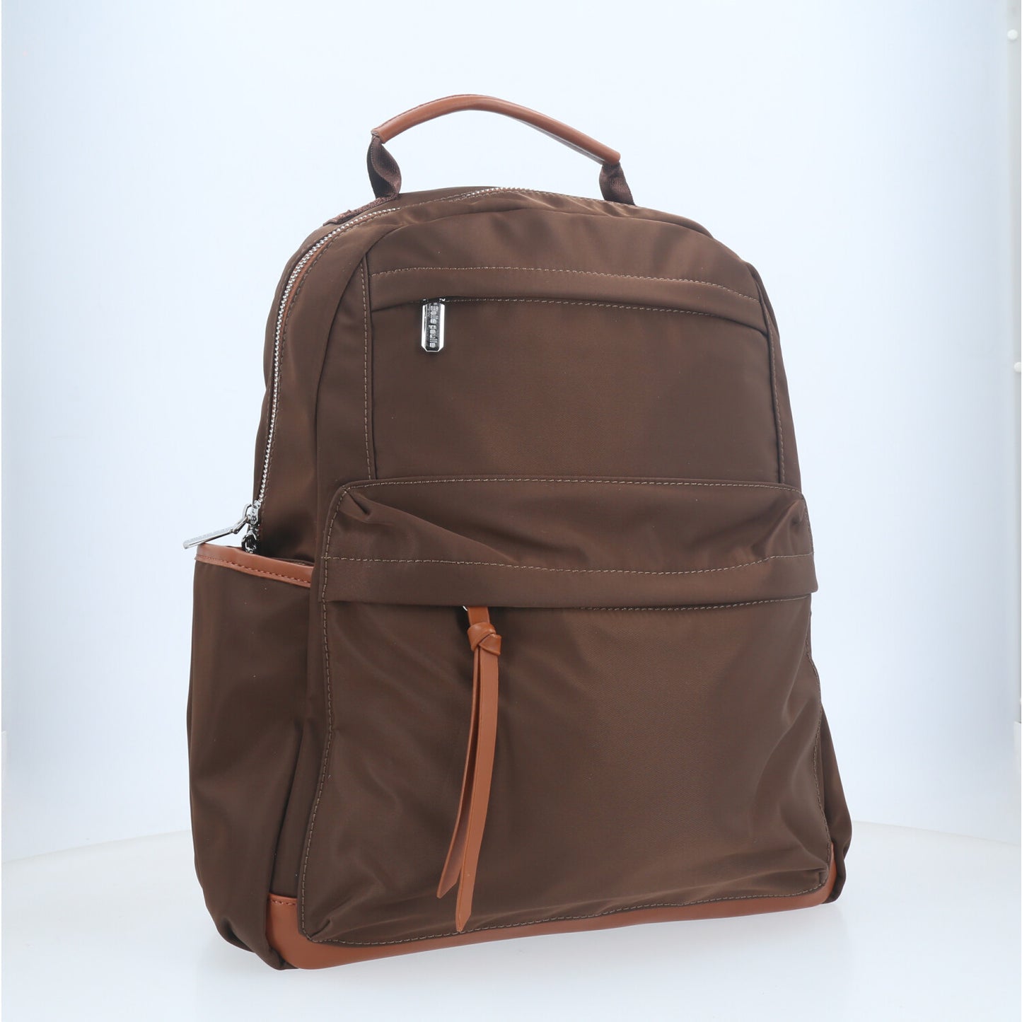 Mochila em Nylon com Bolso Frontal e Traseiro Marrom