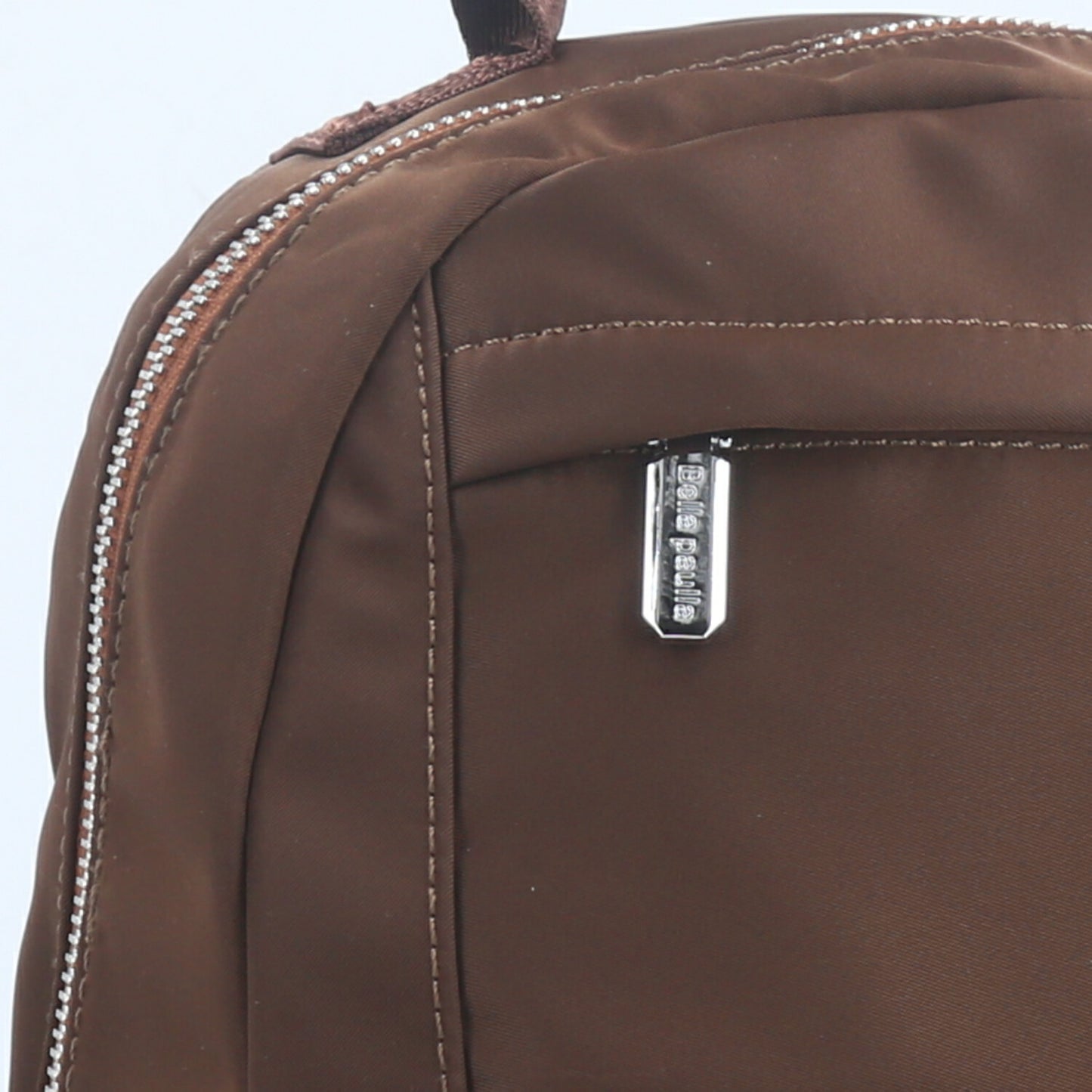 Mochila em Nylon com Bolso Frontal e Traseiro Marrom