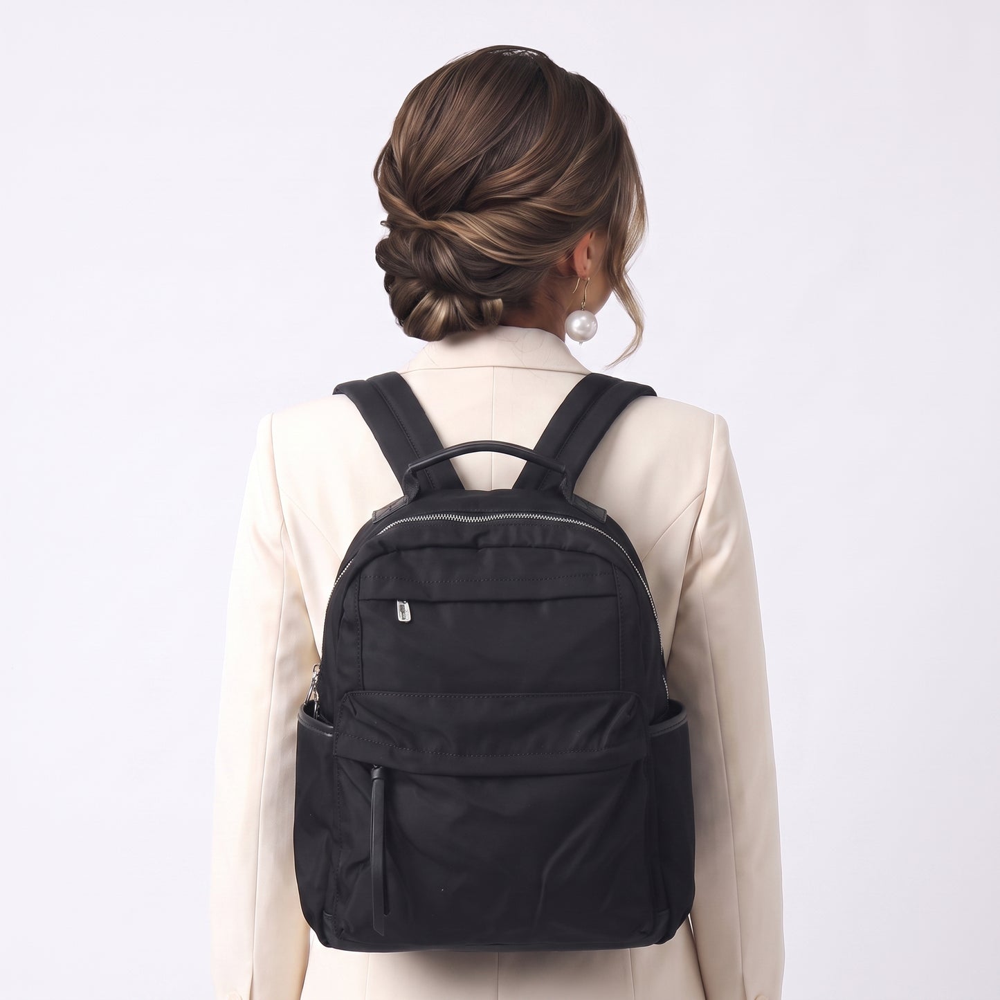 Mochila em Nylon com Bolso Frontal e Traseiro Preto